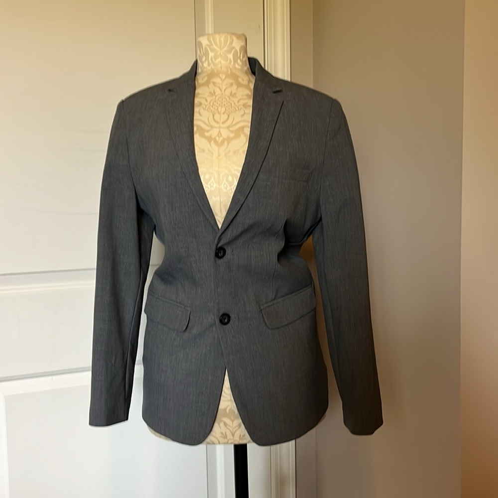 Van Heusen gray suit jacket sz 18 regular in like new condition, polyester blend
